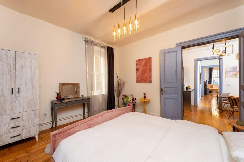 Marvelous Flat - 3 Bedrooms W 2 Terraces * İstanbul