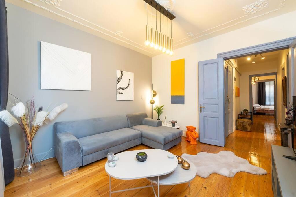 Marvelous Flat - 3 Bedrooms W 2 Terraces Daire İstanbul